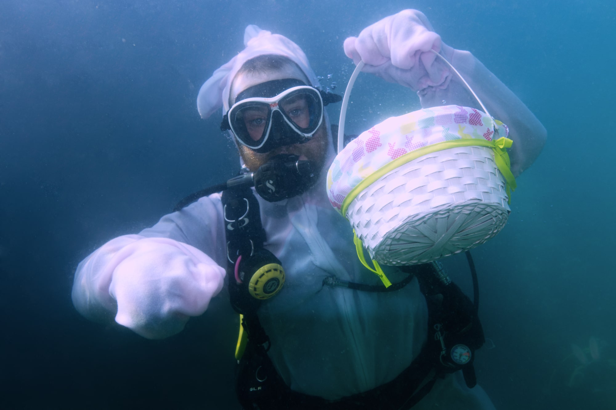 Underwater Easter shot 6